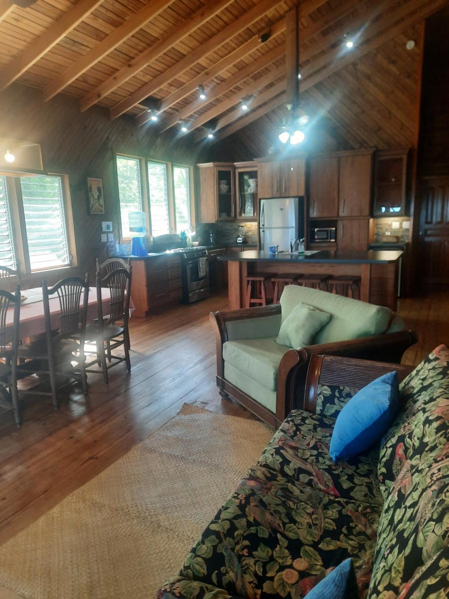 Guava Grove Resort & Villas Sandy Bay Bagian luar foto