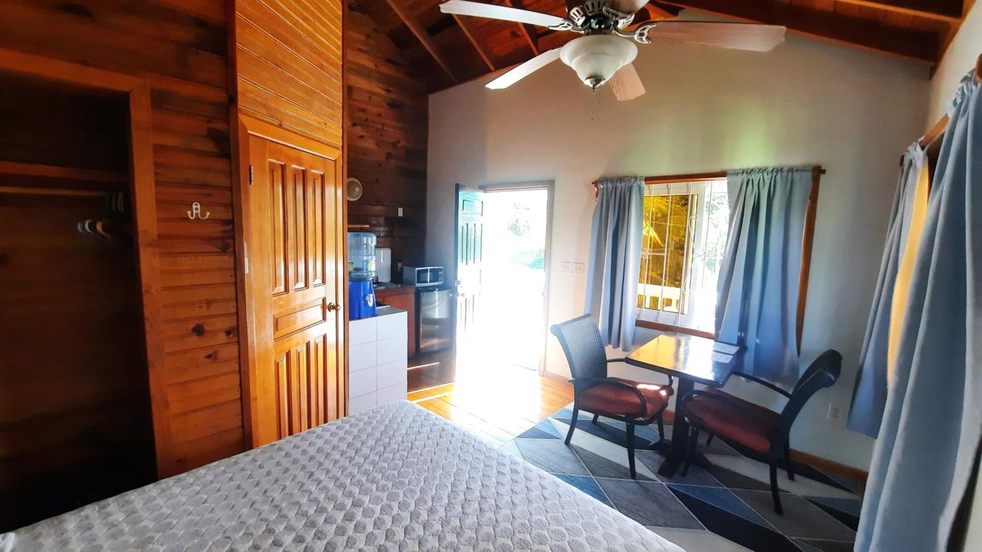 Guava Grove Resort & Villas Sandy Bay Ruang foto