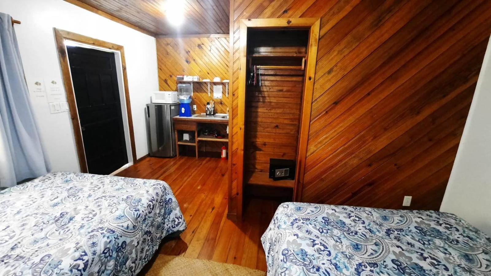 Guava Grove Resort & Villas Sandy Bay Ruang foto
