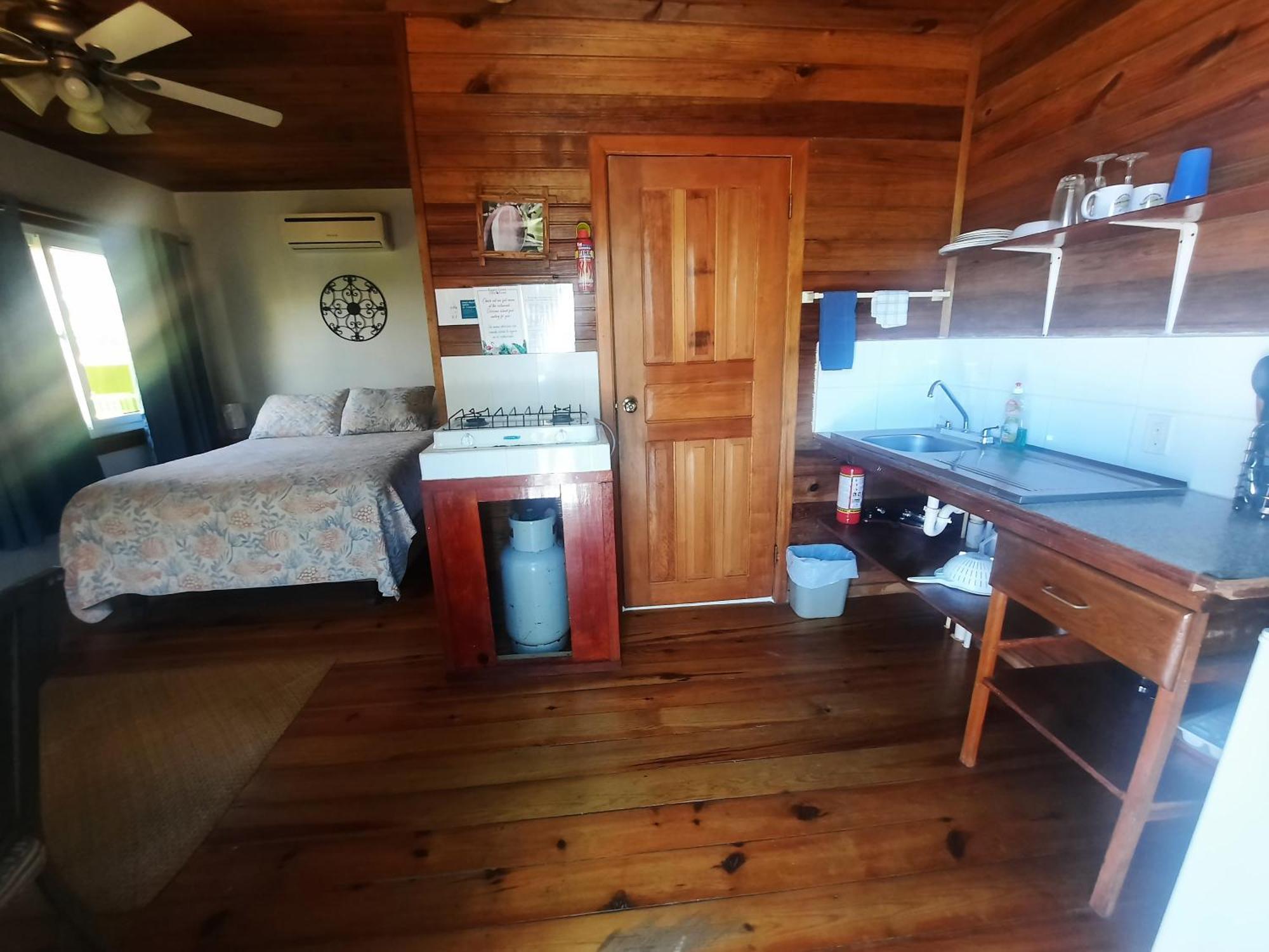 Guava Grove Resort & Villas Sandy Bay Bagian luar foto